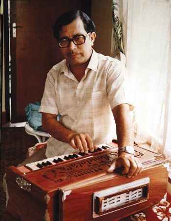 Narayan Gopal Singing on stage